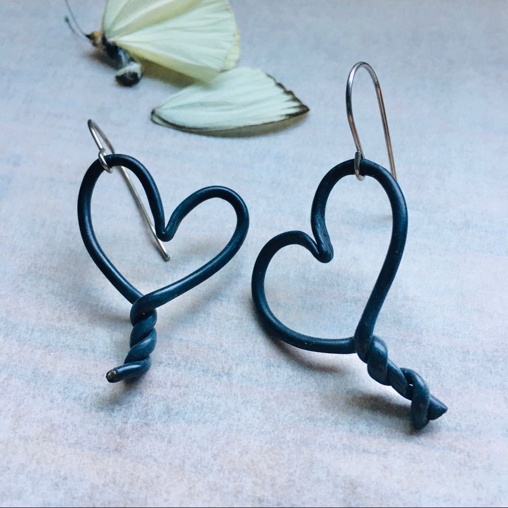 Black Heart Outline Pendant Earrings